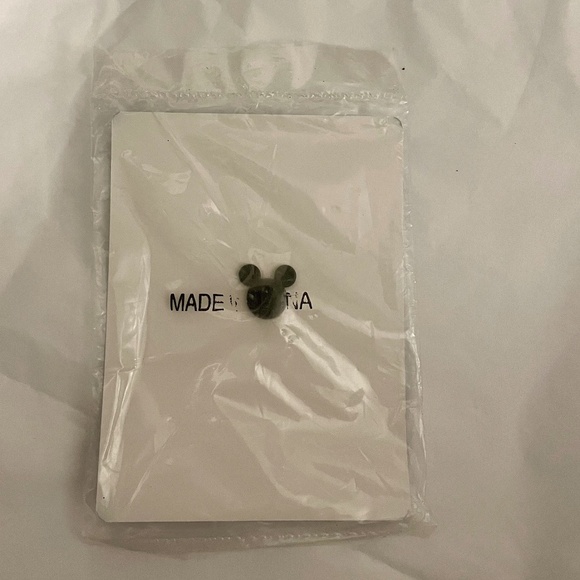 Lot of 2 NEW - LE Tinker Bell (2) Sharing and Cinderellas Castle (2005) Pins - Picture 5 of 6